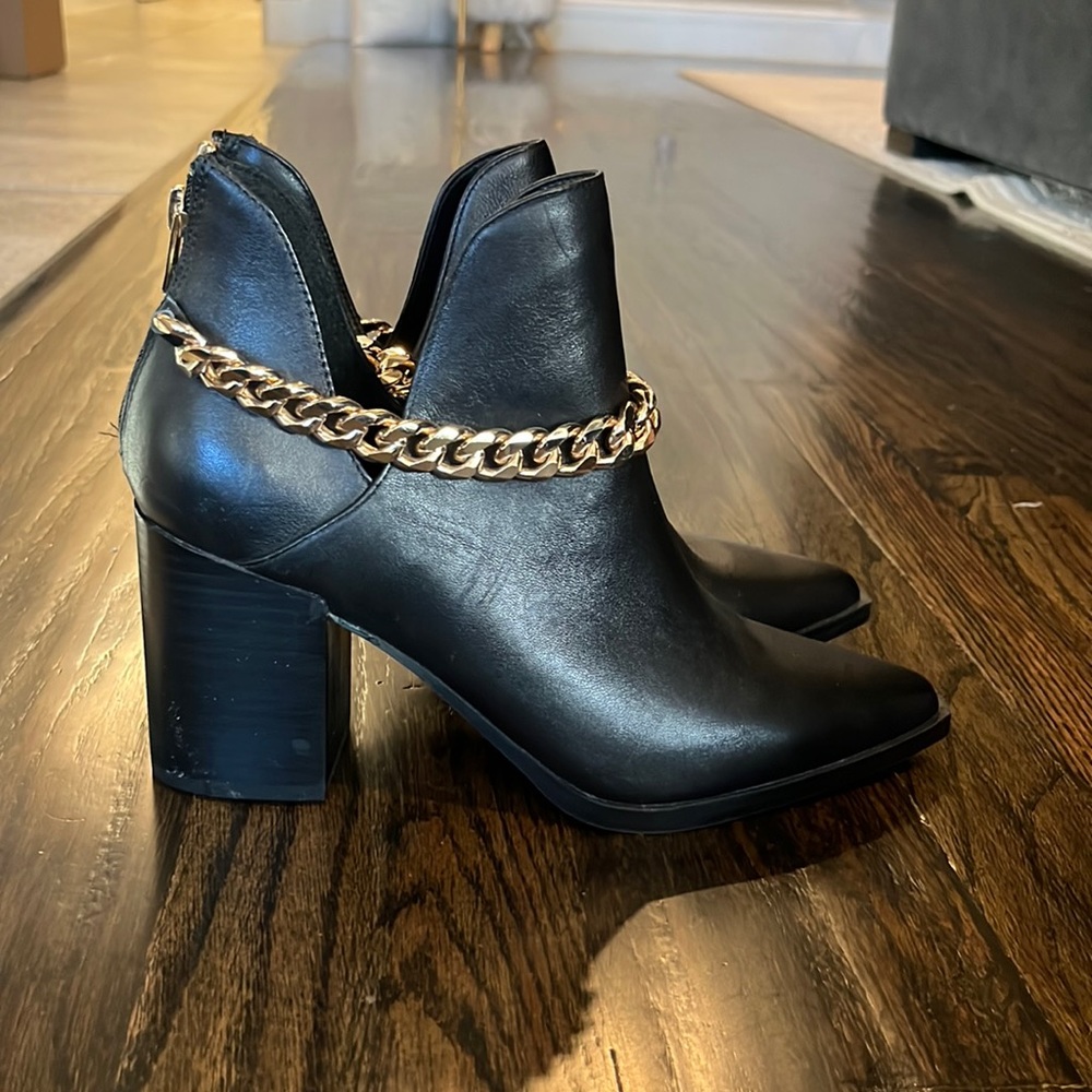 Steve Madden Black Booties gold chain